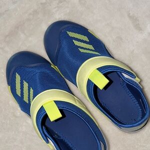 Adidas Kids Blue and Yellow Water Shoes NEW WITHOUT TAGS (only once worn)
